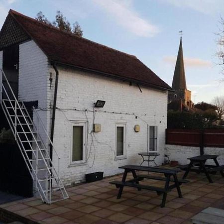 Swan Inn, Heathrow Airport Stanwell Exterior foto